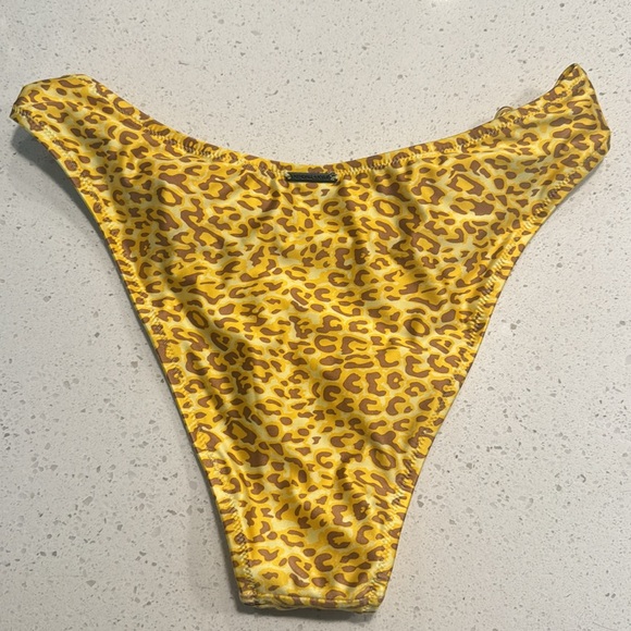 Kendall + Kylie Yellow Leopard High Leg Cheeky Bottom Size Medium - Picture 2 of 4